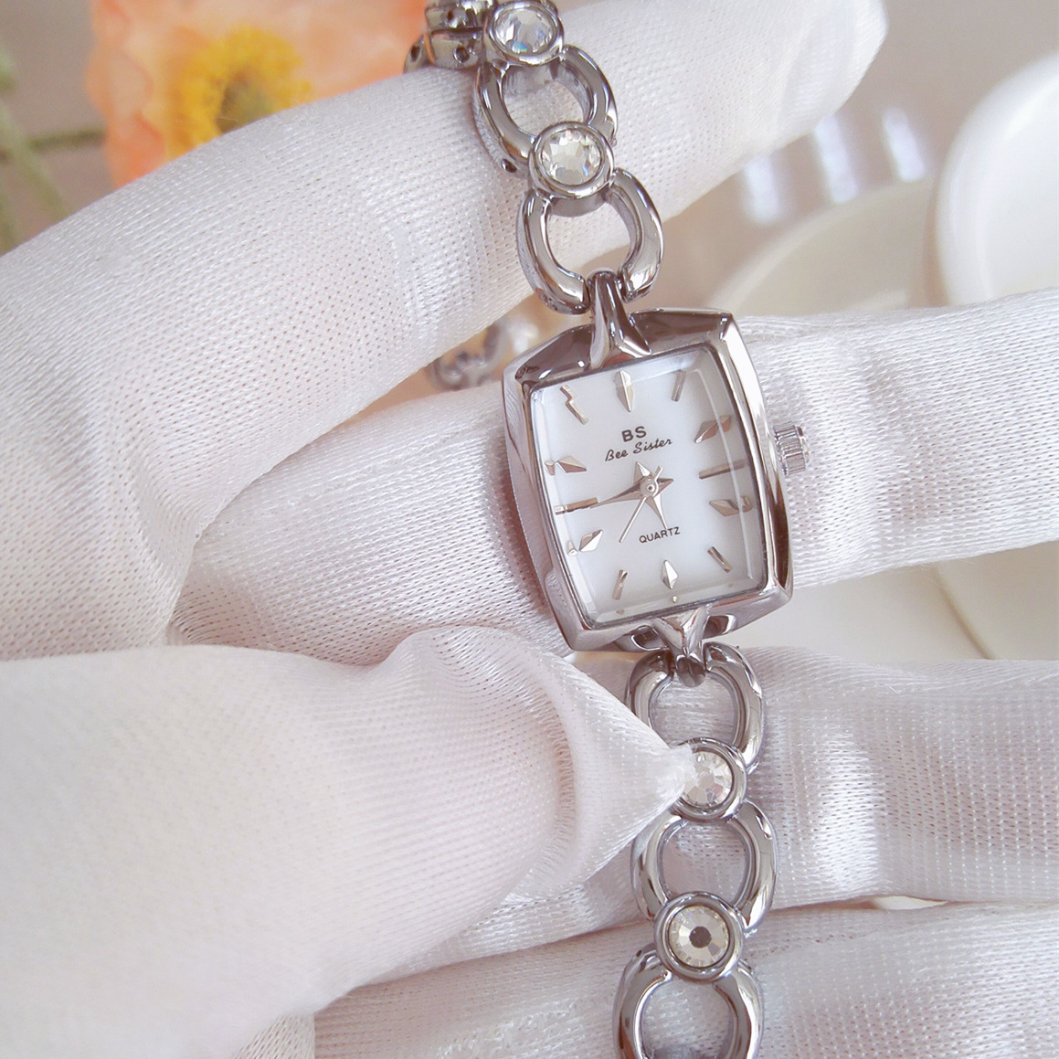 UTHAI – montre de luxe pour fe - Jewelry And Watches Luxury Brand avis et prix